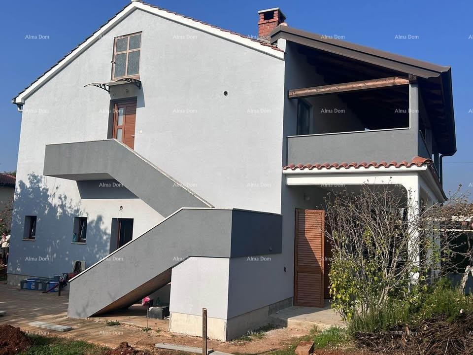 Пореч – семейный дом с двумя жилыми единицами 1