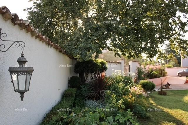 Sale of a beautiful family duplex house with a garage, near Poreč! 4