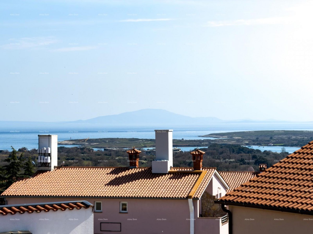 We are selling an apartment with a sea view! 12