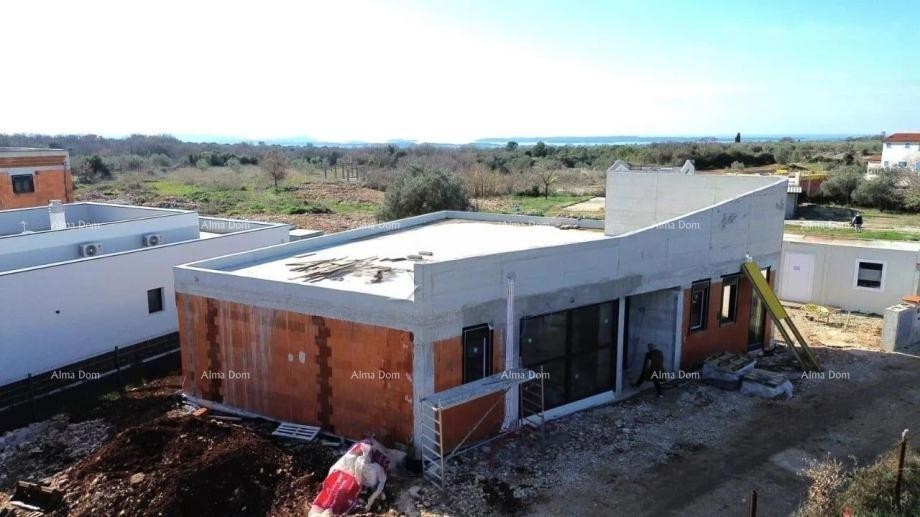 VODNJAN, Moderna prizemnica s bazenom i krovnom terasom s pogledom na more 17