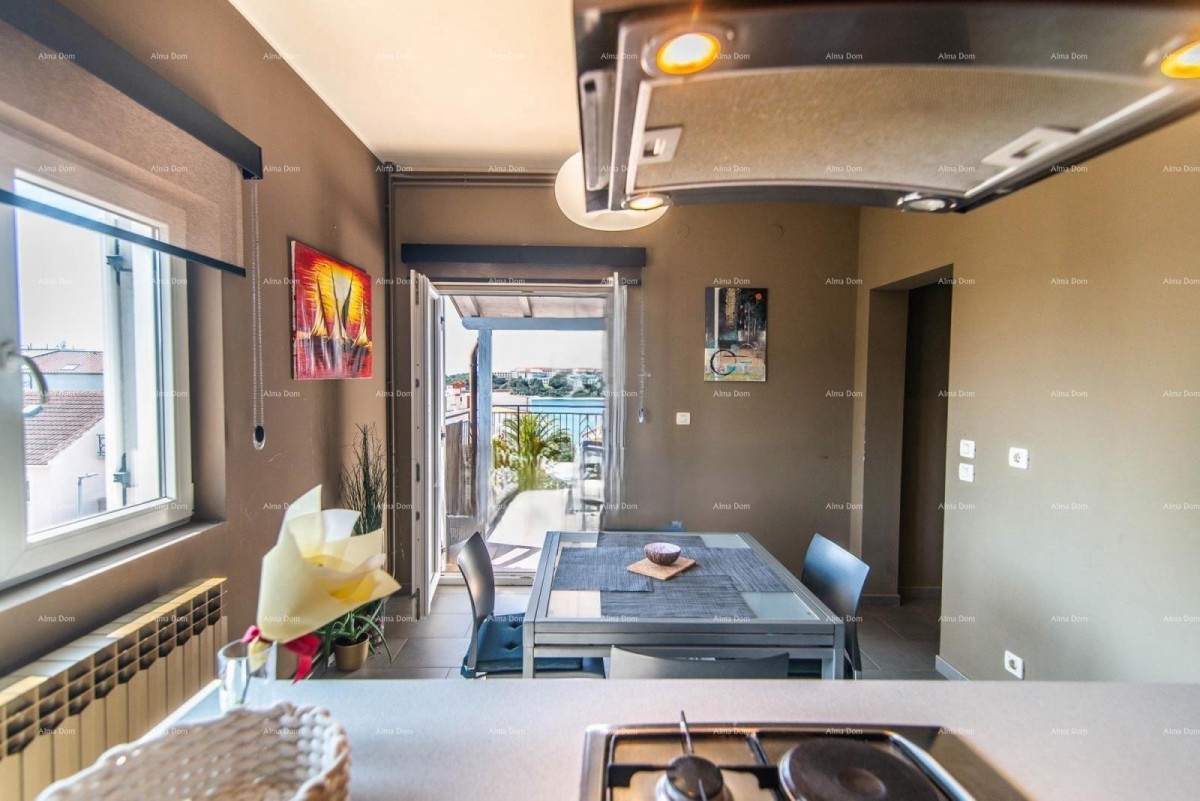 Vendita - Bellissima casa con appartamenti e ristorante, Pola! Vista mare! 4