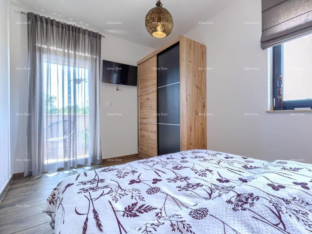 For sale: Luxury villa with a pool in a green oasis near Labin. 28