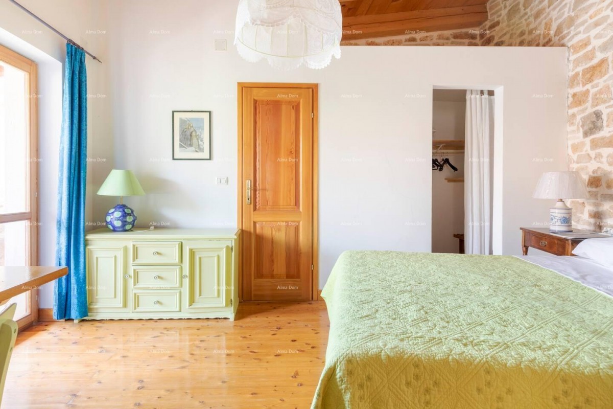 Marčana. Two stone houses with a swimming pool. 21