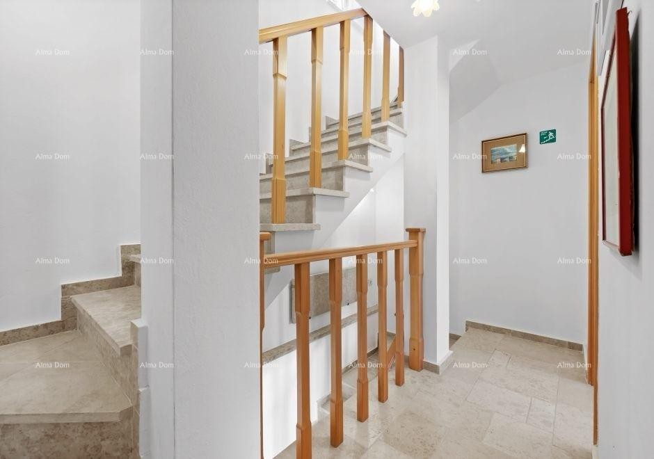 For sale: Renovated Istrian house with a pool – Kanfanar, 208 m², two buildings. 14