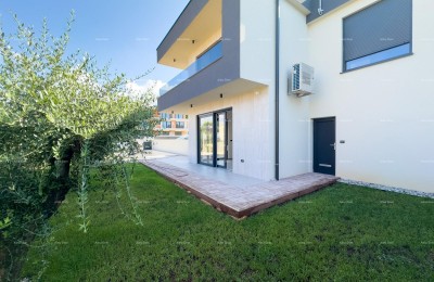 Prodamo vilo dvojček z bazenom in garažo