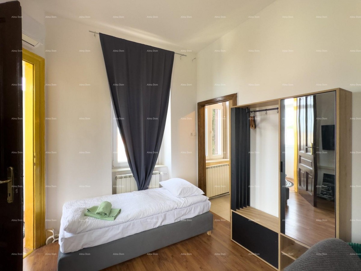 Sale of an apartment in the center with 4 residential units, Pula! 25