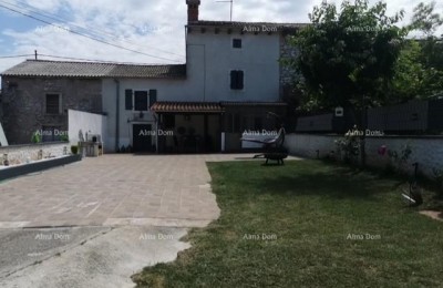 For Sale: Charming Istrian House with Spacious Yard – Valtura