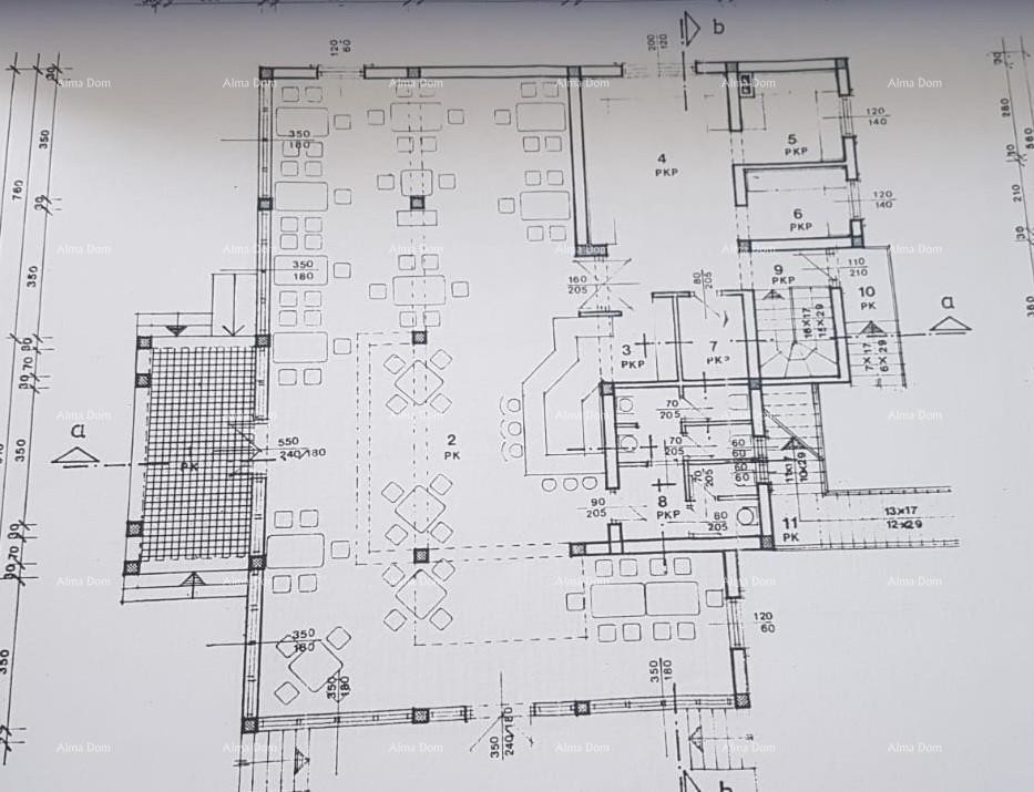 Umago. Una bella casa con sei appartamenti. 12