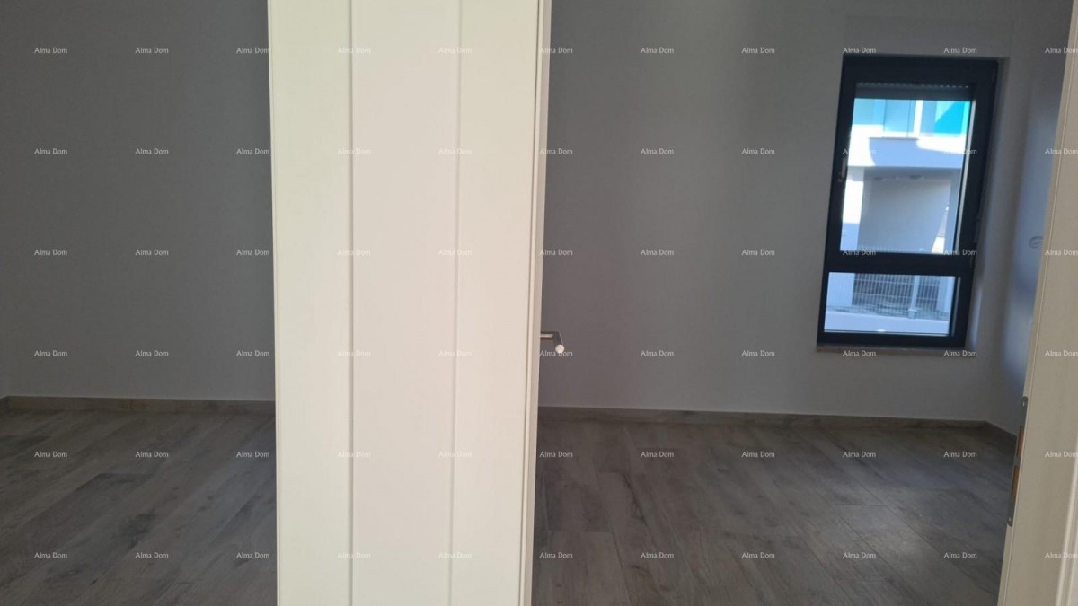 Modern apartment in block D with two parking spaces, close to Umag! 12