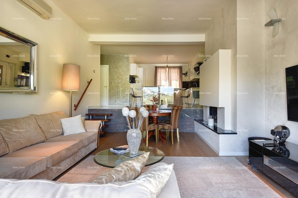 Prvi red do mora i plaže – kuća s bazenom i velikom okućnicom, Pješčana Uvala! 9