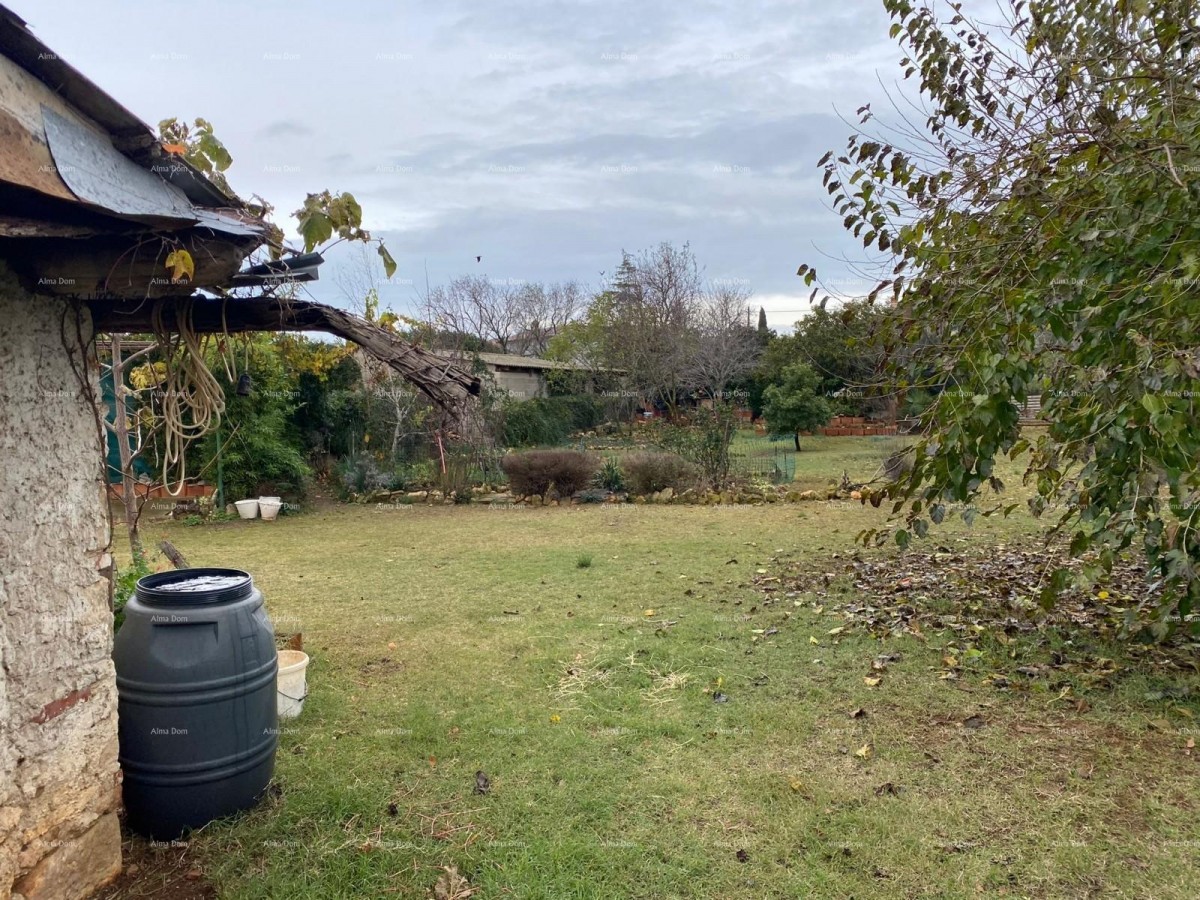 A house for sale with additional building and land, Pula! 8