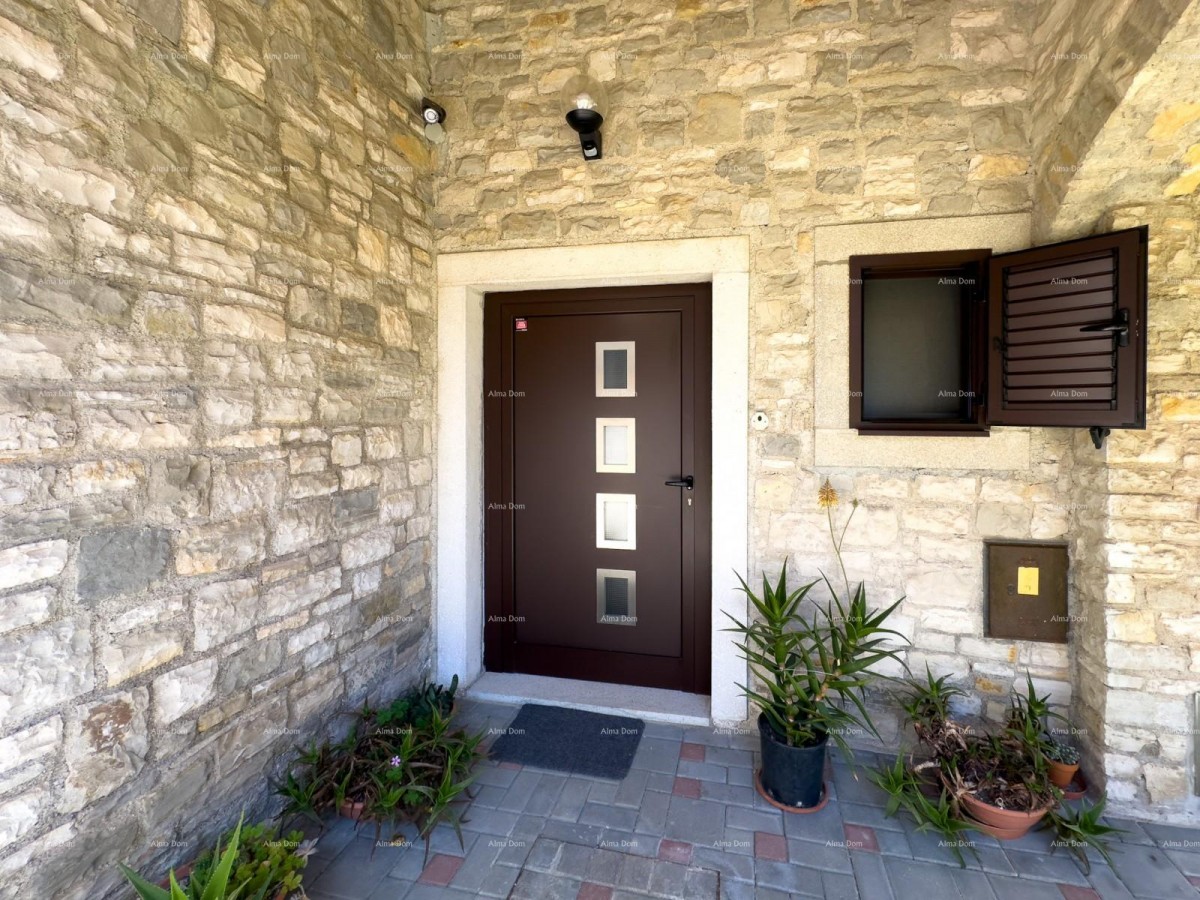 Bellissima casa con piscina a Pola, ideale per famiglie o investimento. 49