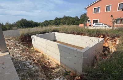 Prodaja prizemnice s bazenom - trenutno roh bau faza, Sveti Petar u Šumi - blizina Pazina!