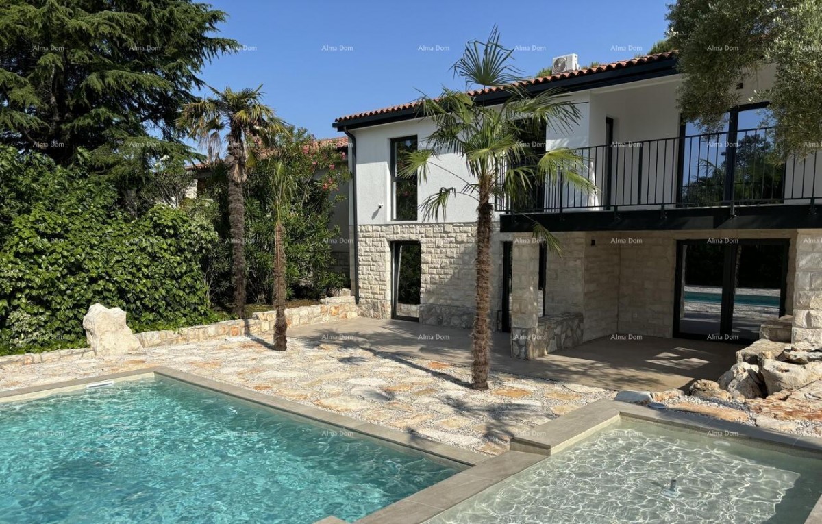 Prodaja - velik stan s dvema ločenima stanovanjskima enotama ter zasebnim bazenom in dvoriščem, Umag! 4