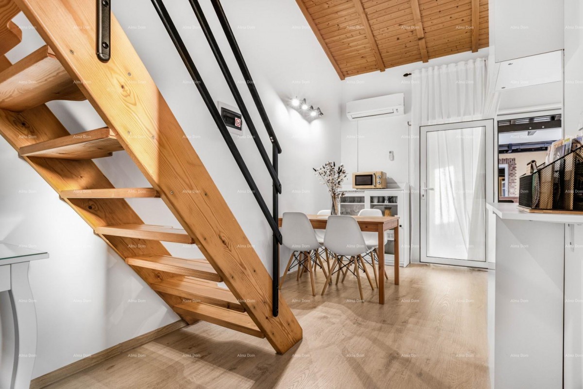 Vendita di due case collegate a Pomer 17