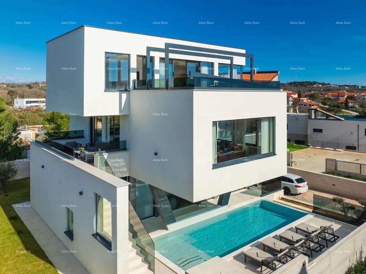 Продаем прекрасную виллу с видом на море! 1