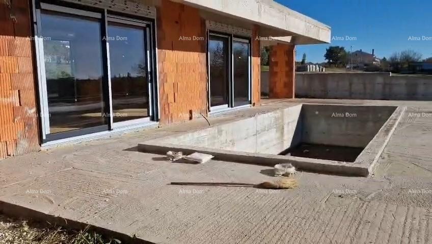 Канфанар, современный дом в стадии Рох-бау 13