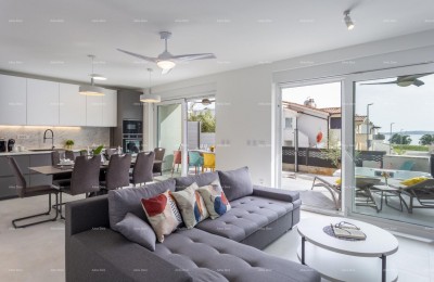 Современный дом в Медулине, 800 м от центра и 150 м от моря – идеален для семьи или инвестиций!