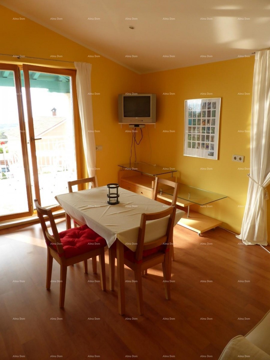 Prodaje se vila, blizina Marčane. 13