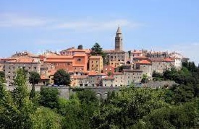 Building Plot in Labin – 1,070 m² with Permit for House and Pool