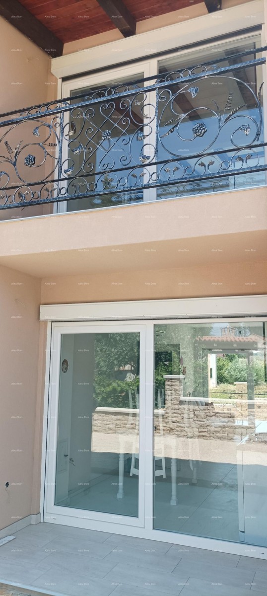 Новый многоквартирный дом недалеко от Ровиня 20