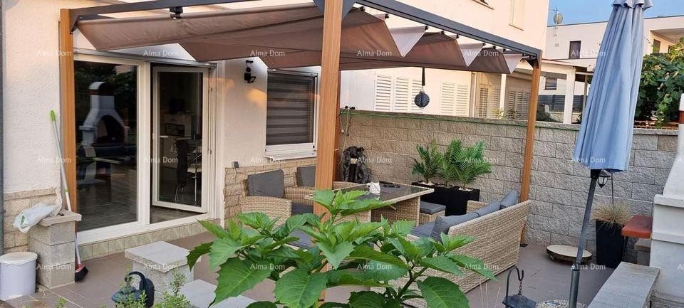 NOVA VAS Vendita di un appartamento ben arredato con vista mare! Poreč 1