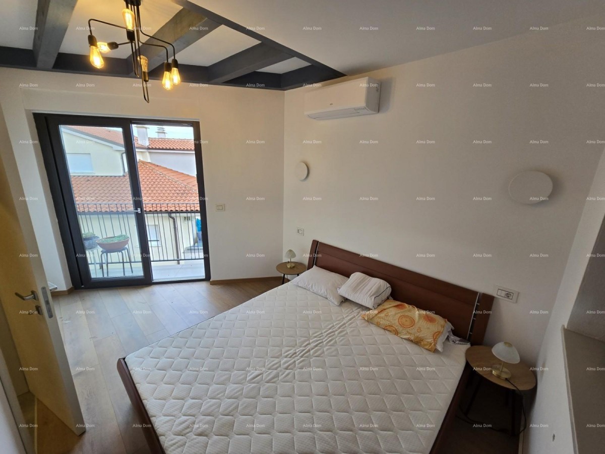 Spacious 6-Room Apartment in Pula, Close to the Center and the Sea, Modern Amenities and Security 5