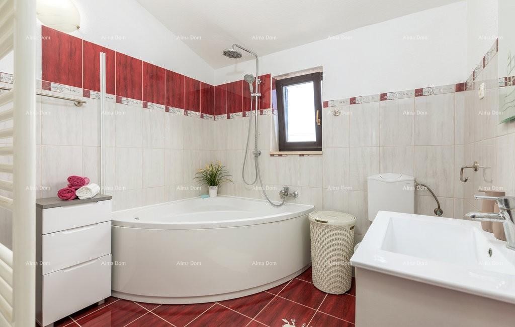 Last house in the row, with a jacuzzi! Marčana. 6