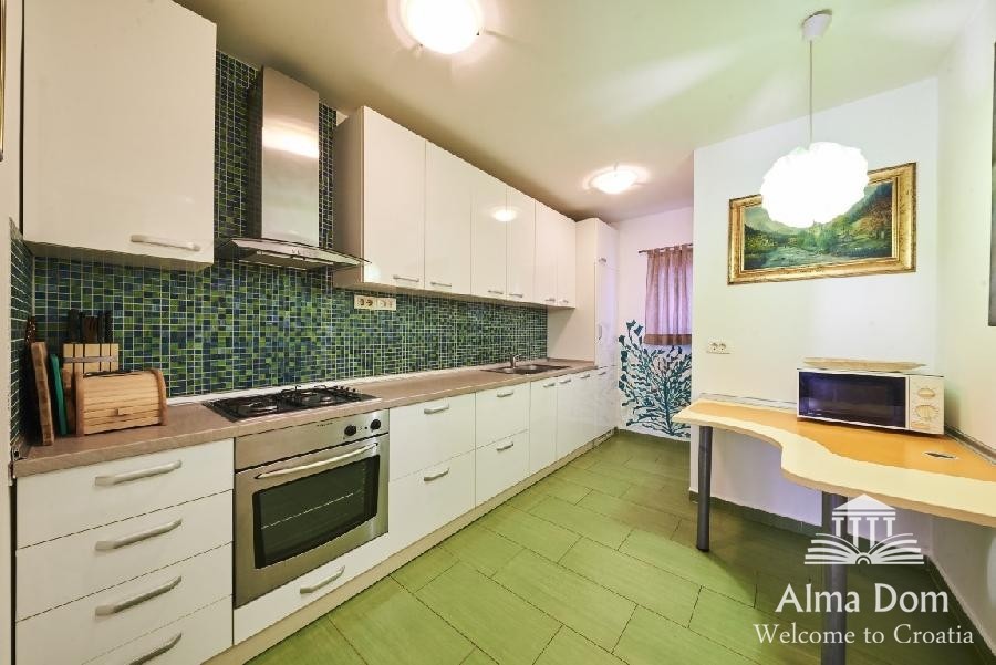 Hiša, blizu mesta Umag. 12