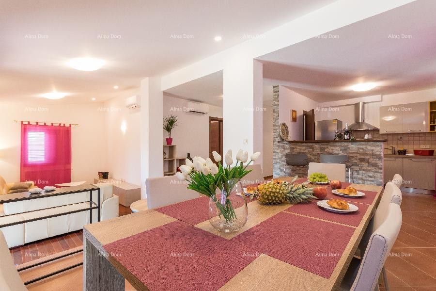 Valdebek. Detached house with a pool and jacuzzi! Close to the center of the city of Pula. 8