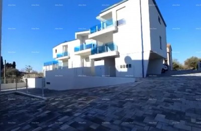 Moderen apartma v bloku A z vrtom in parkirnim mestom, blizu Umaga!