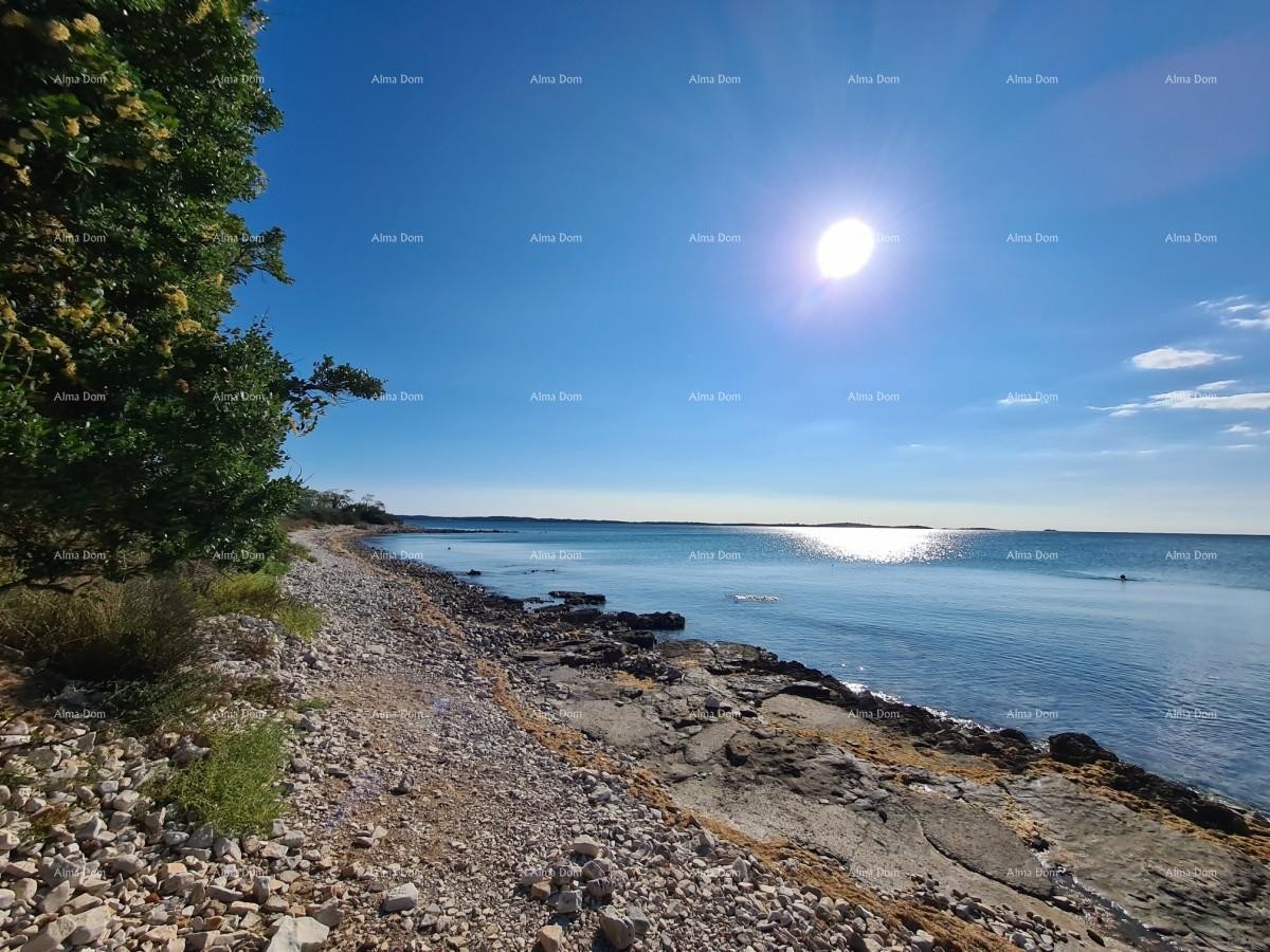 PEROJ, na samoj obali. Parcela prvi red do mora! 2