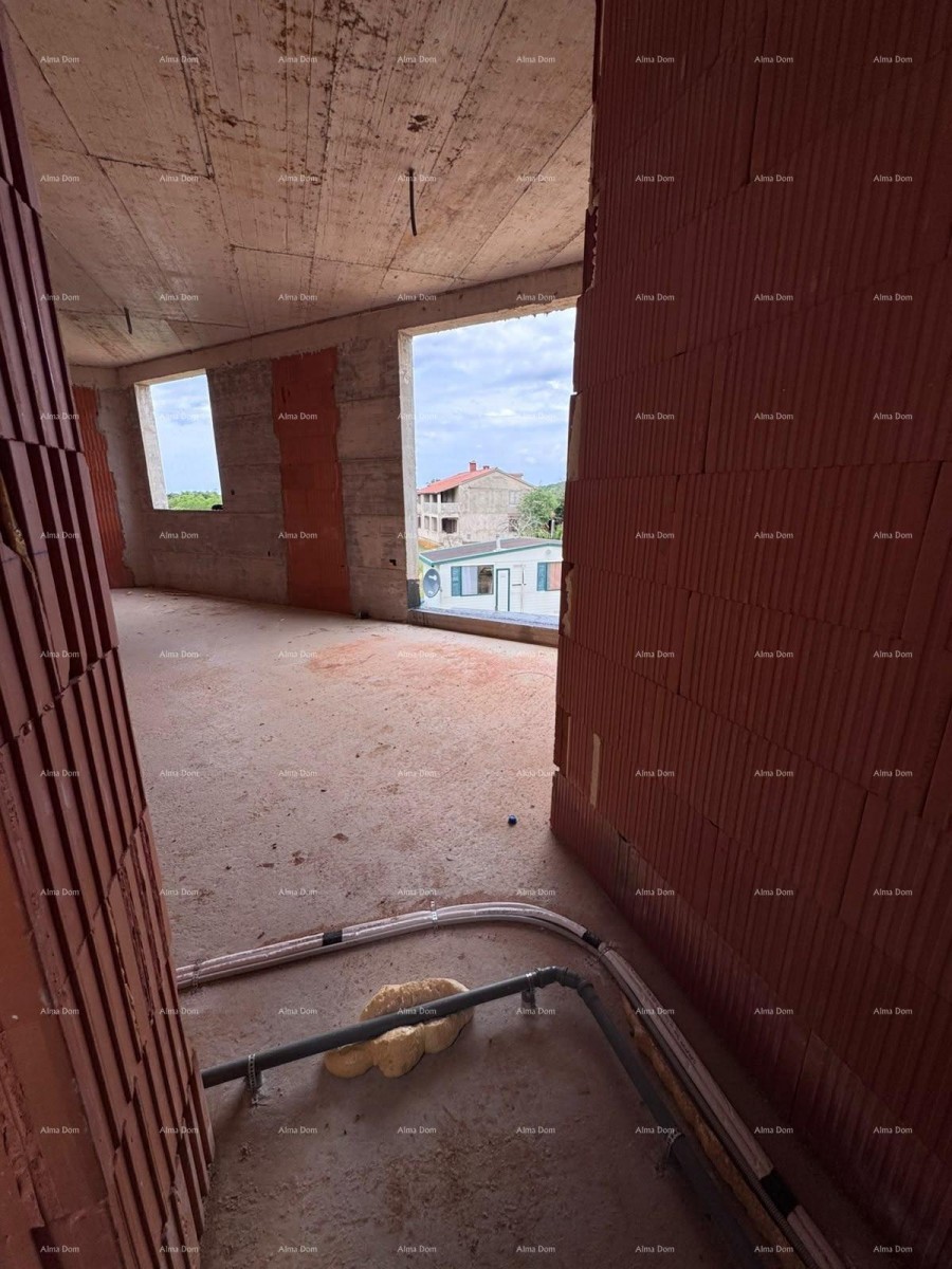 Poreč – stan s terasom i dvorištem. 17