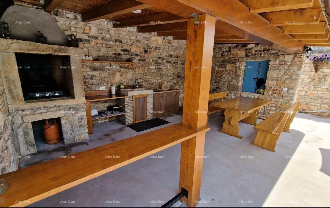 Отреставрированный истрийский каменный дом с бассейном 11