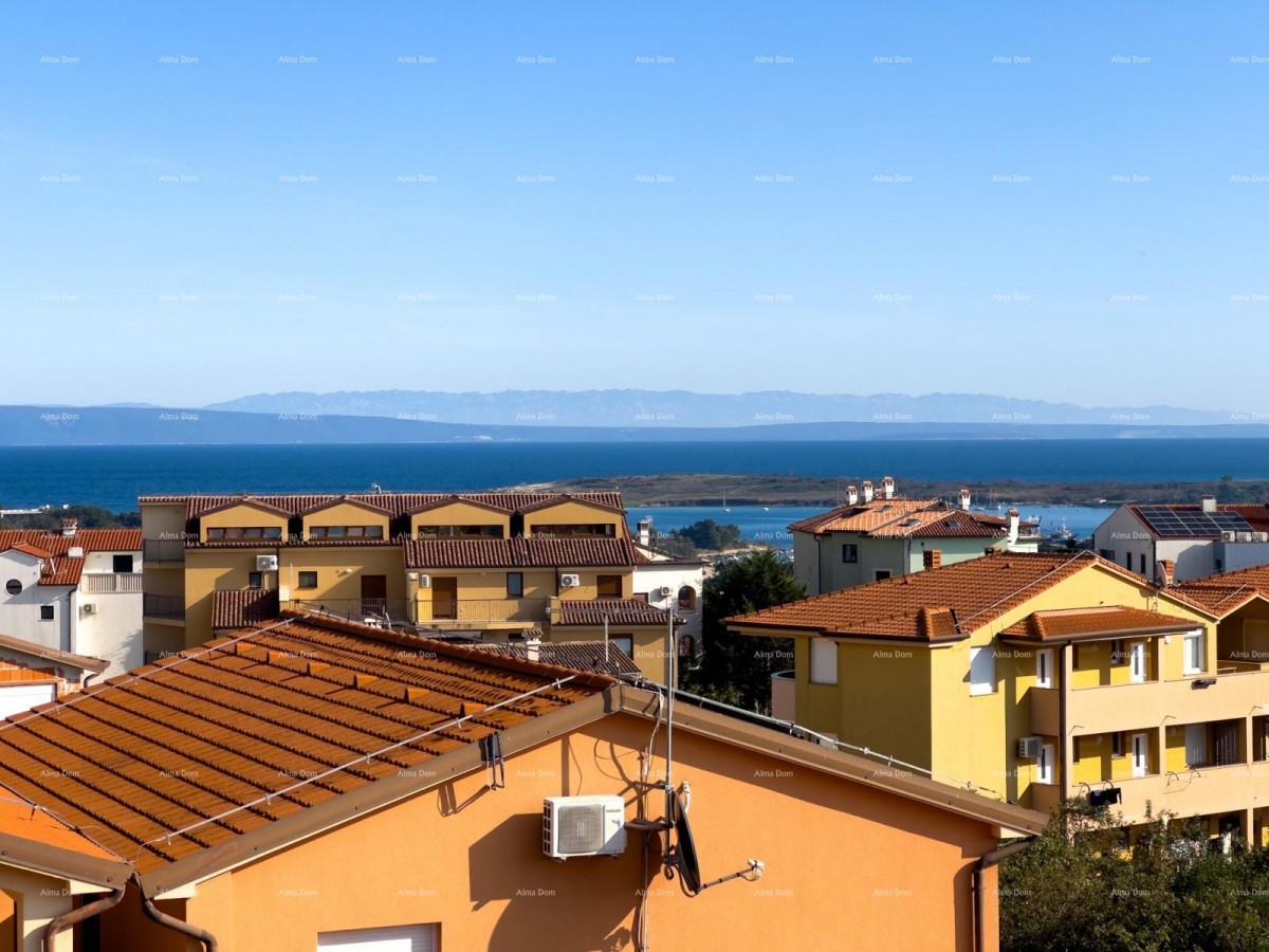 We are selling an apartment with a sea view! 29