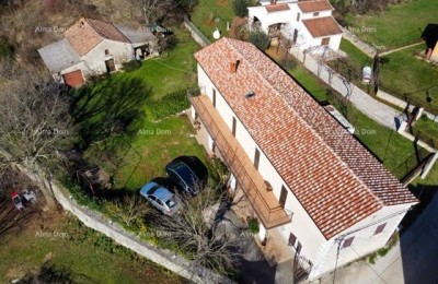 Vendiamo una grande casa indipendente con un ampio giardino!