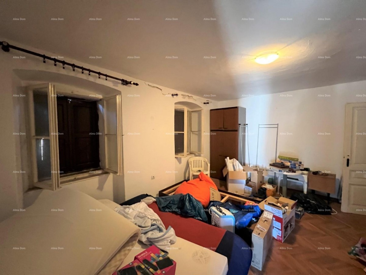 Vendiamo una casa ad uso commerciale e residenziale nel centro di Medulina. 6