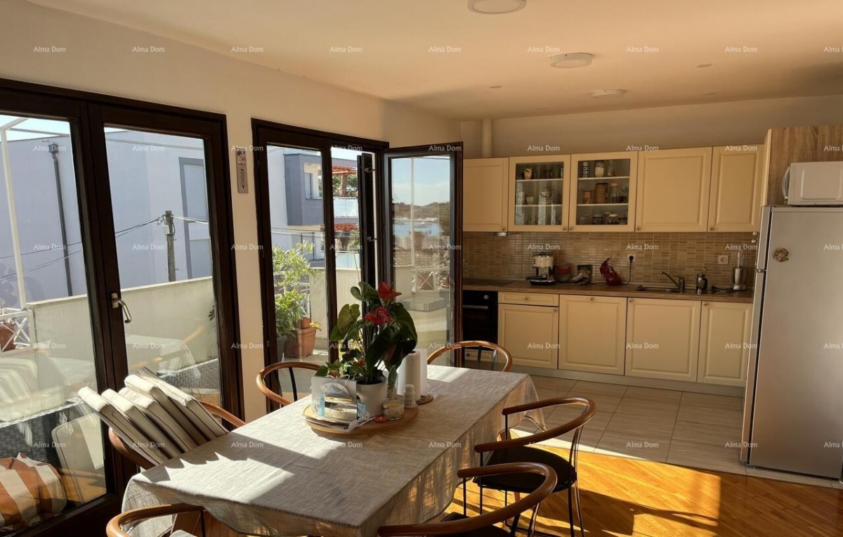 Prodaje se lijepa kuća, blizu mora u Umagu 13