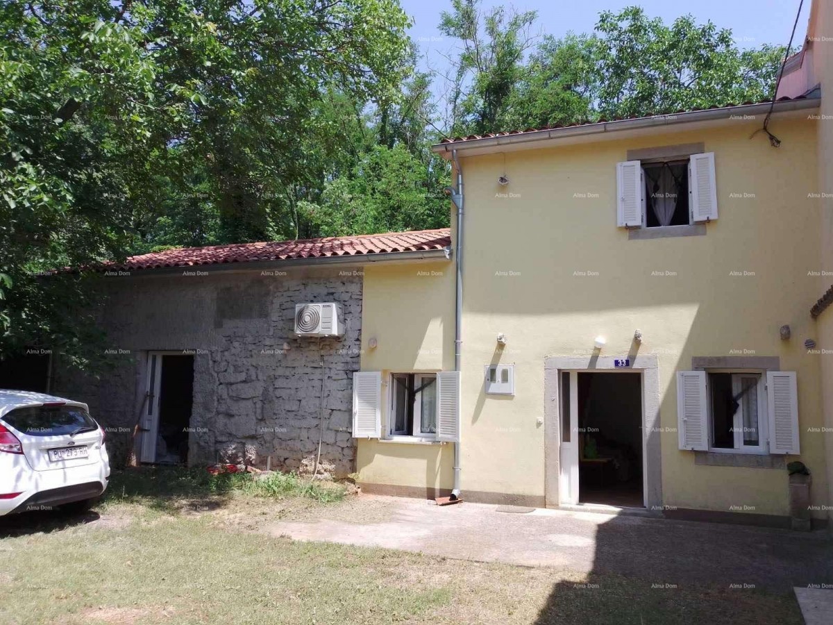 Prodaja hiše z dvoriščem in velikim zemljiščem, Barban 1