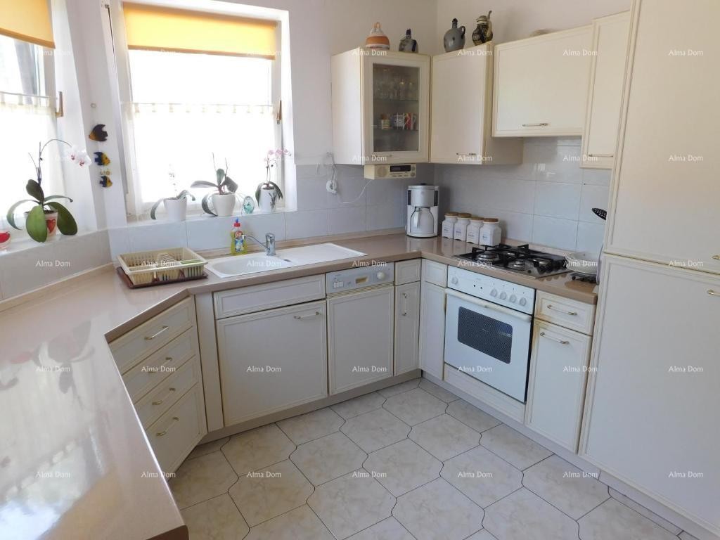 Velika hiša s 4 stanovi - Peščena uvala! 28