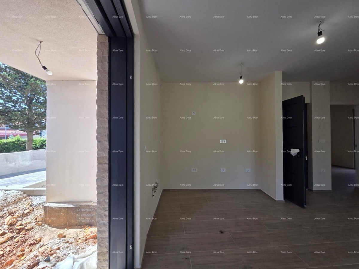 Dvosoban stan z velikim vrtom 100 metrov do obale. 19