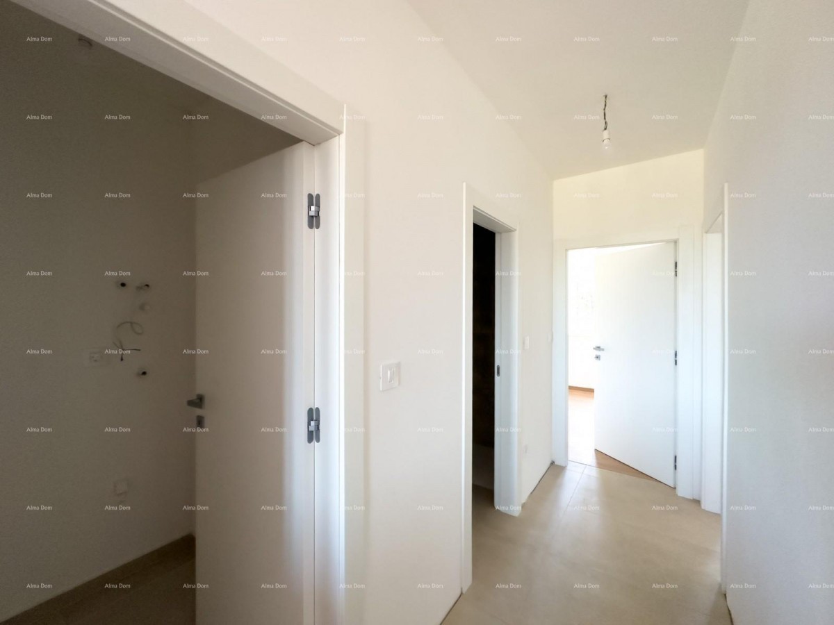 Prodajemo stan sa  vrtom u Barbanu. 1