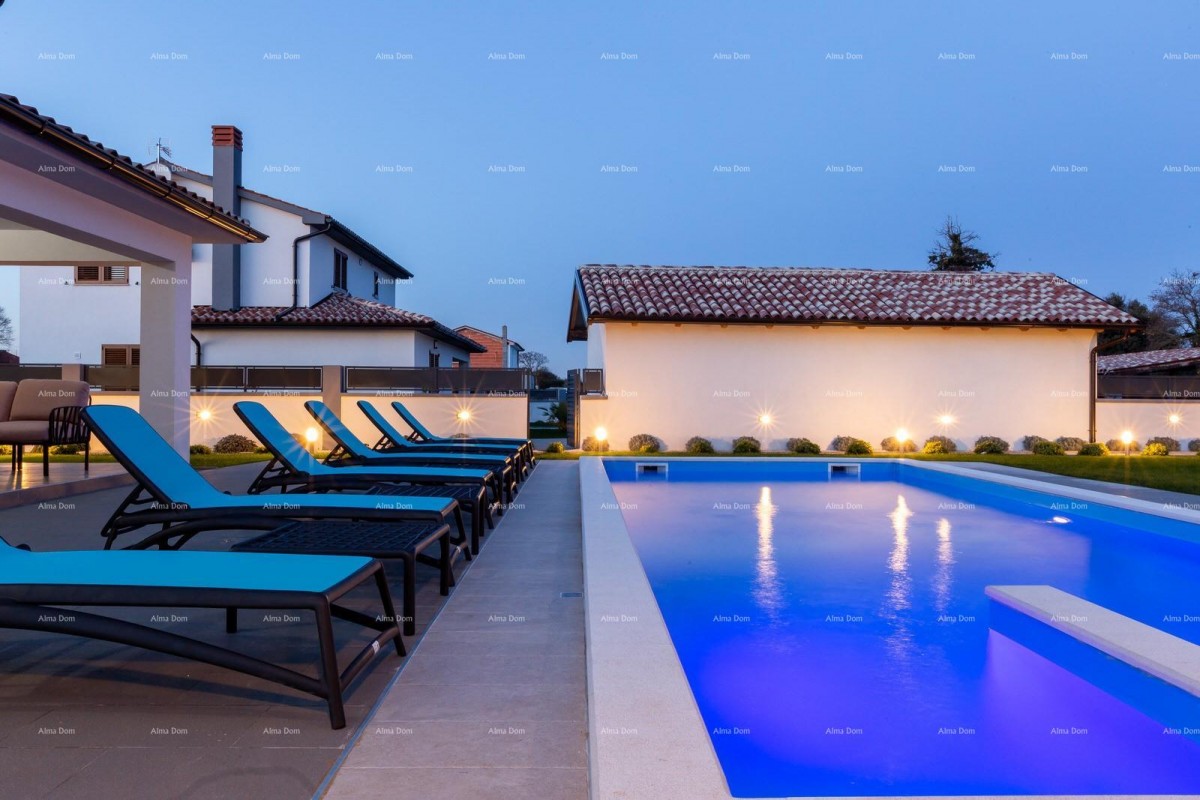 Detached house in Pula.  8 km.   Šikići. 3