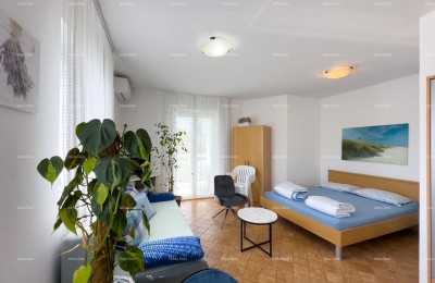 Продаем студию с парковочным местом в отличном расположении в Медулине!