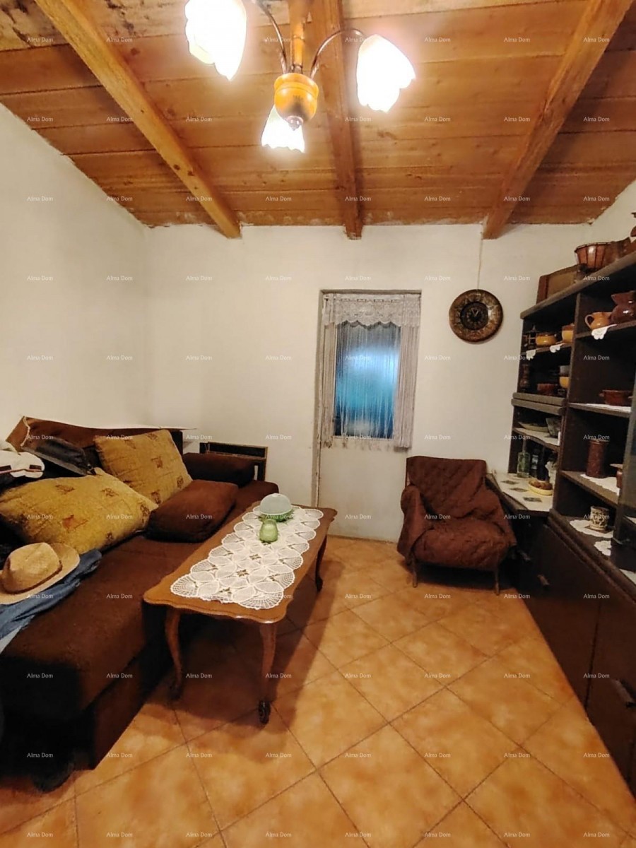 Prodaje se  kuća 95m2 na velikoj parceli od 2119 m2,  udaljena od mora 1800m, Umag 10