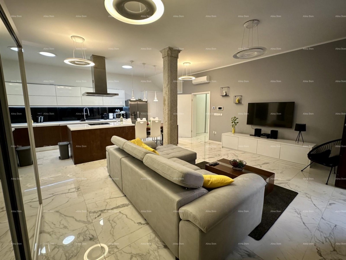 Прекрасный дом с тремя зарегистрированными апартаментами в старой части города Пореч! 11