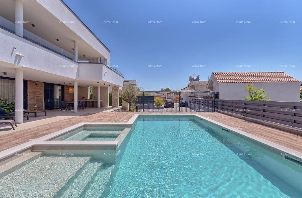 Fažana- Peroj- Prekrasna Vila sa bazenom s pogledom na more u blizini plaže 1