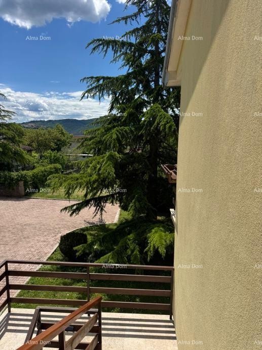 BUZET, PROSTRANA SAMOSTOJEČA HIŠA Z VELIKO OKUŽNICO IN POGLEDOM NA MORJE 4