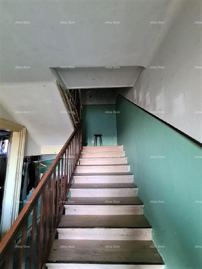 Продается старый истарский каменный дом с видом на Грожнян. 9