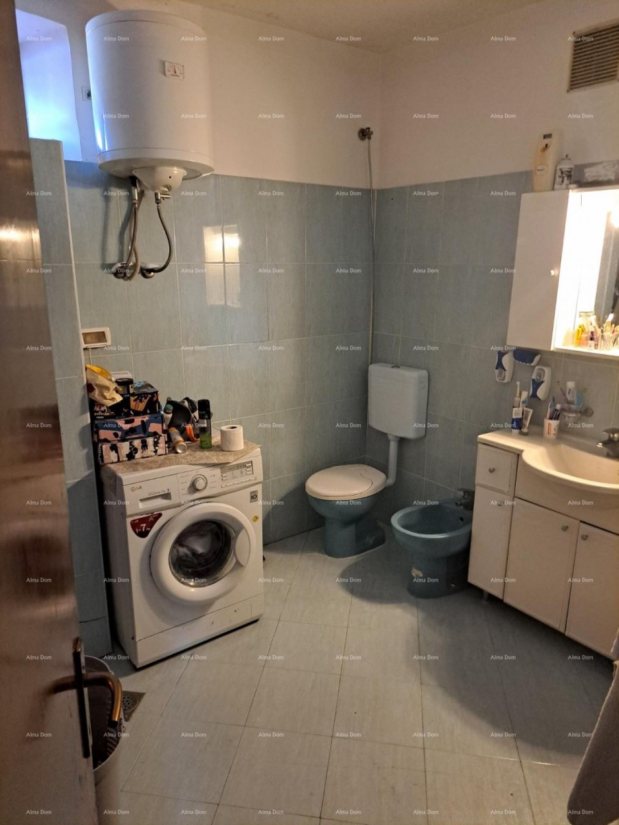 Продается дом с погребом, большой террасой, двумя трехкомнатными квартирами, двором. Отличная возможность для инвестирования! 12